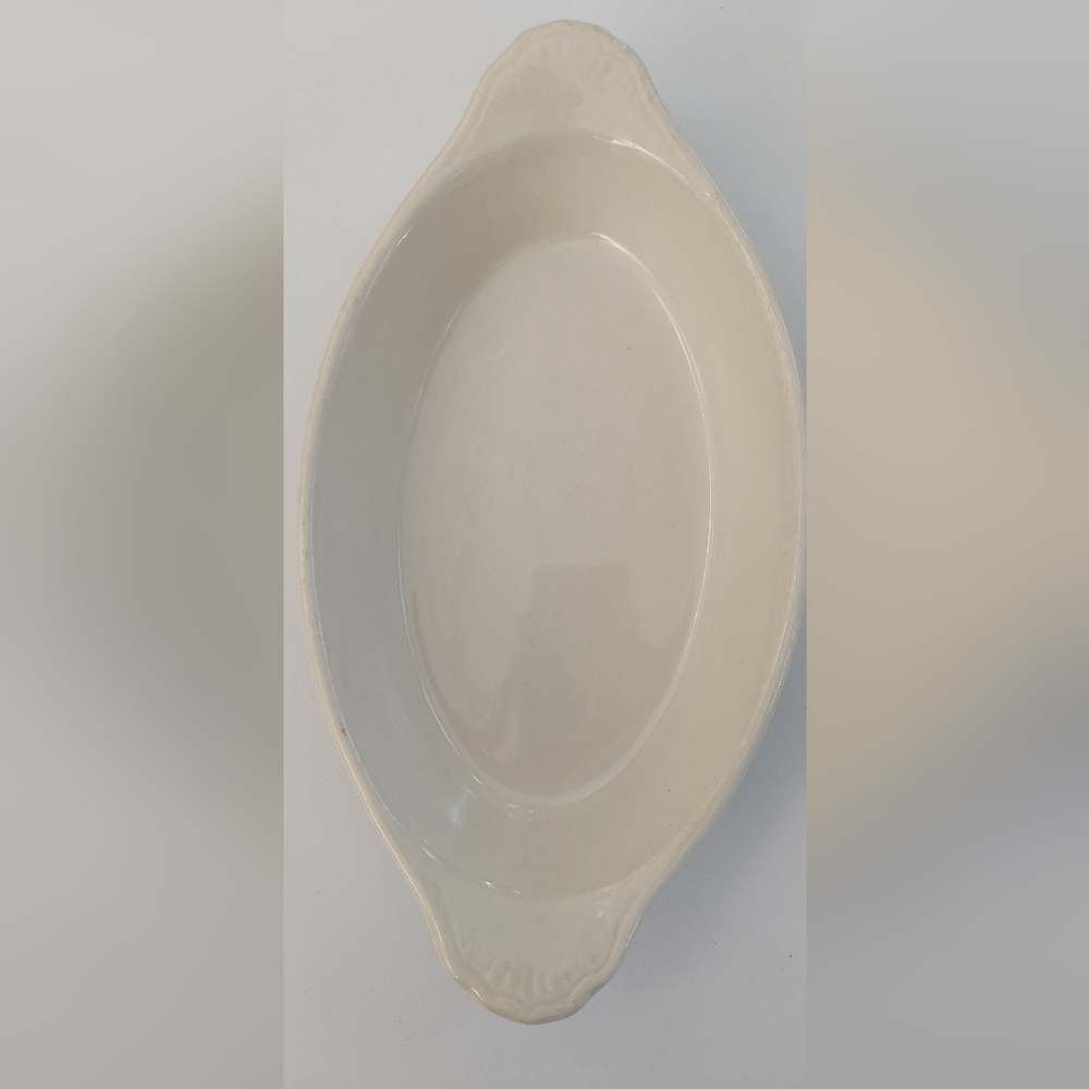 Vinetage/collectible Hall white oval "au gratin" baking dish